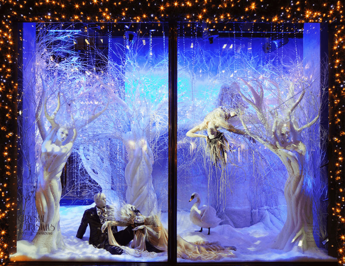 How to decorate a fashion showroom christmas window display