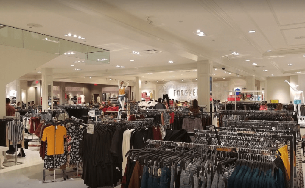 How to Decorate a Clothing Store - Kolau Blog